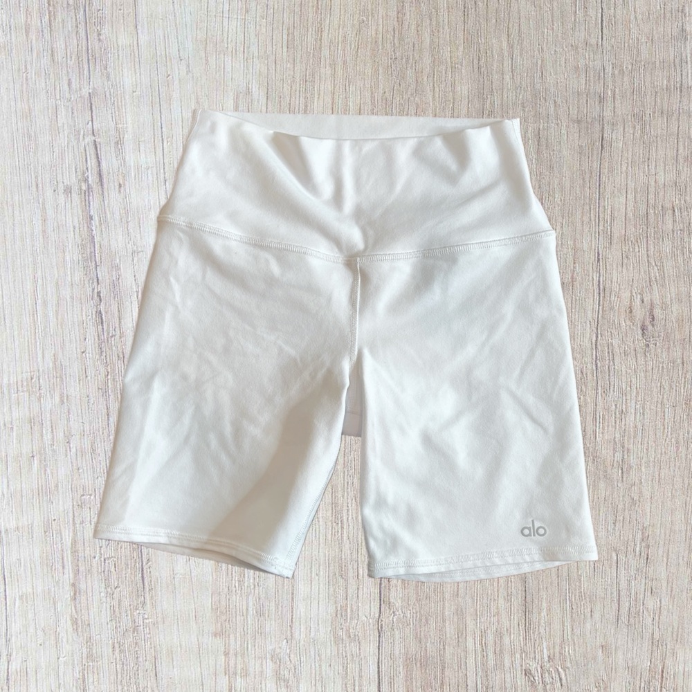 Alo Yoga White High-Waist Biker Shorts – Size Small